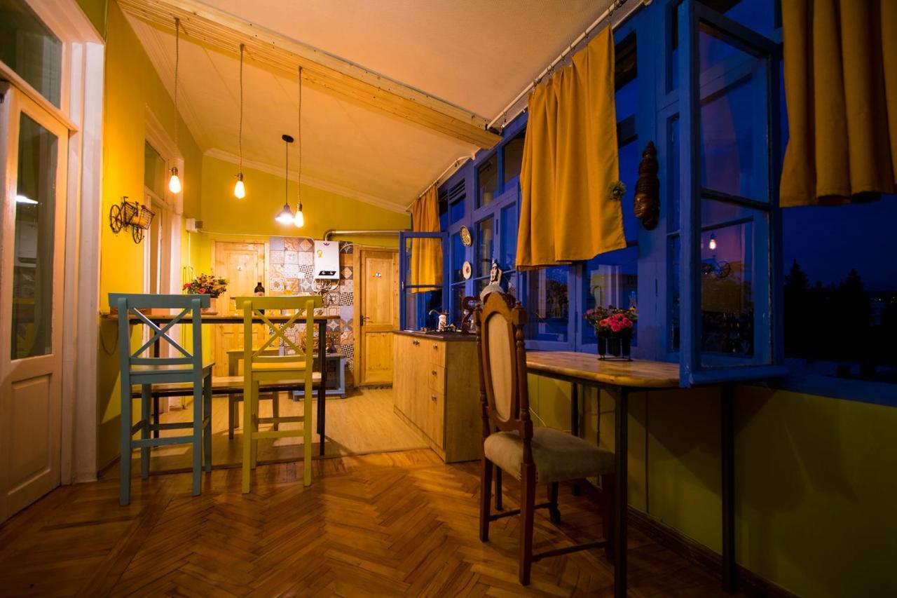 Royz Hostel Tbilisi Bagian luar foto